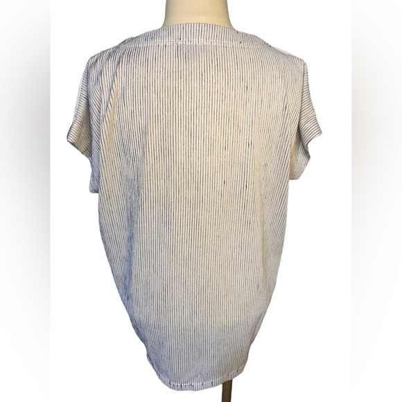 JONES New York Women's M Blue Textured Striped V-Neck Cap Sleeve Top - Picture 9 of 9
